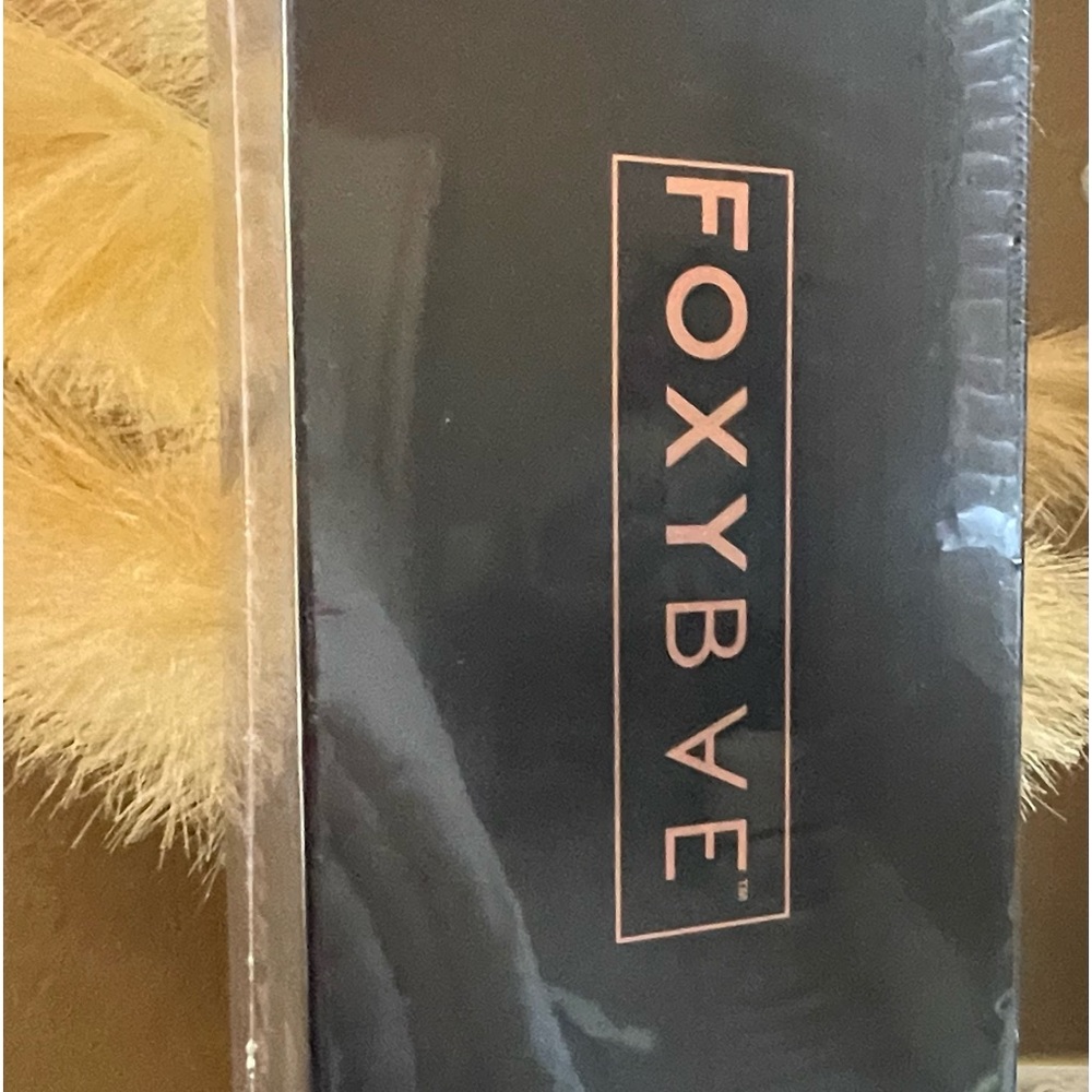 NIB foxybae hot brush
